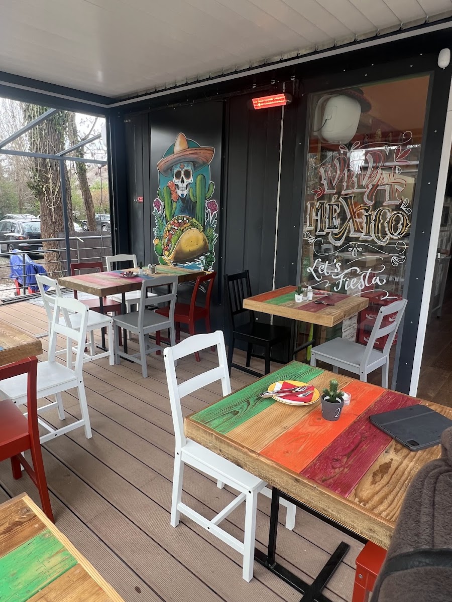 Los Monos Mexican Kitchen-7